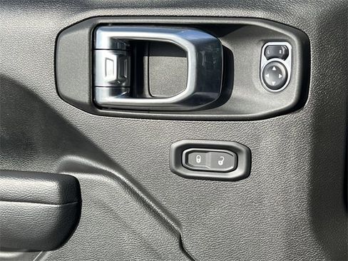 Used 2025 Jeep Gladiator Sport image 24