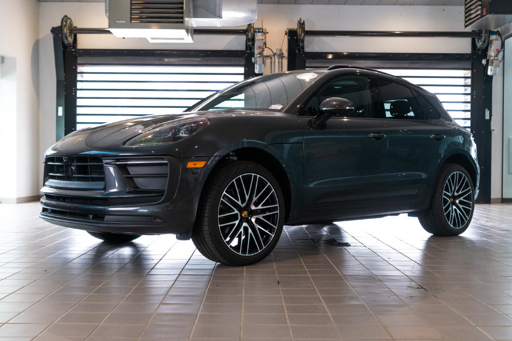 Certified 2026 Porsche Macan AWD/4WD image 1