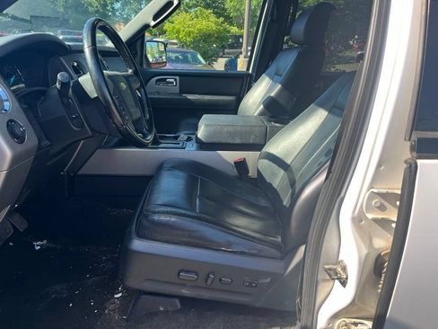 Used 2015 Ford Expedition EL XLT w/ Equipment Group 202A AWD/4WD image 17