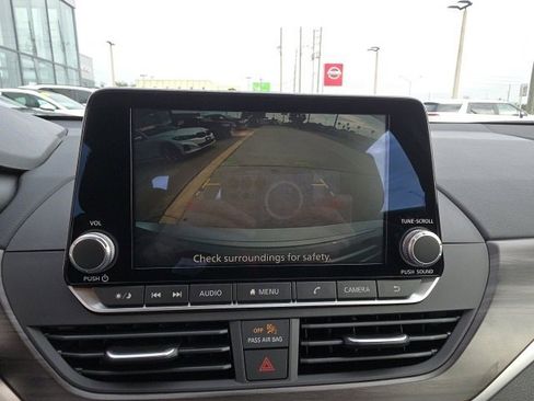 Used 2025 Nissan Altima 2.5 SV image 19