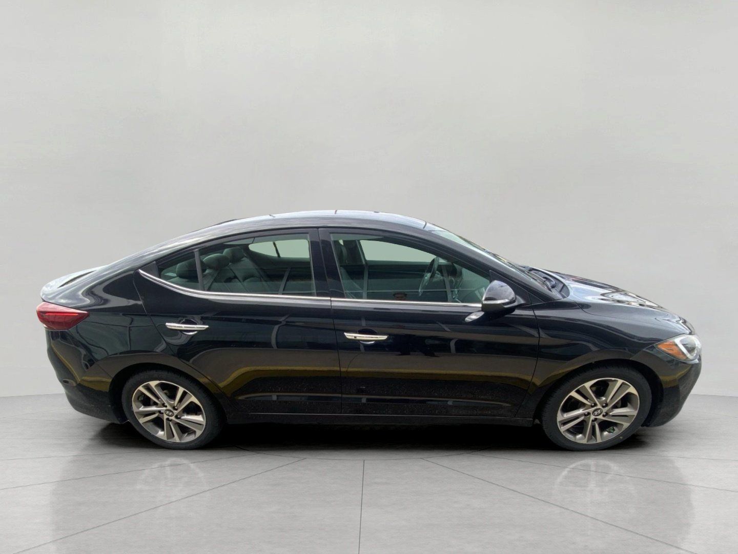 Used 2017 Hyundai Elantra Limited FWD image 5