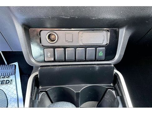 Used 2020 Mitsubishi Outlander ES image 25