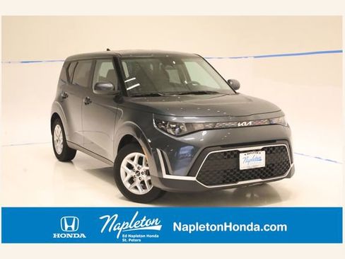 Used 2025 Kia Soul LX w/ LX Technology Package FWD image 1