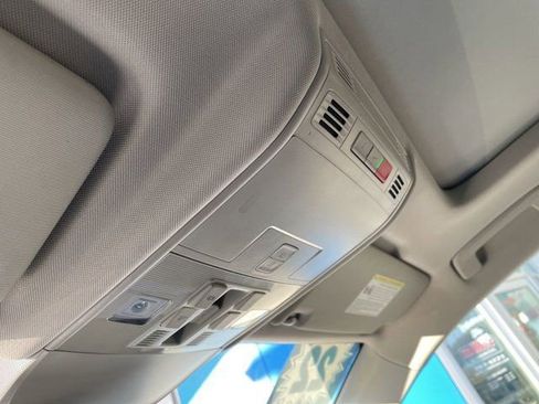 Used 2022 Volkswagen Taos SE image 15