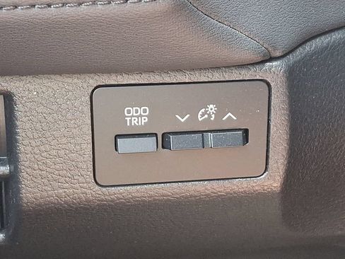 Used 2019 Toyota Avalon XLE w/ Moonroof Package FWD image 25