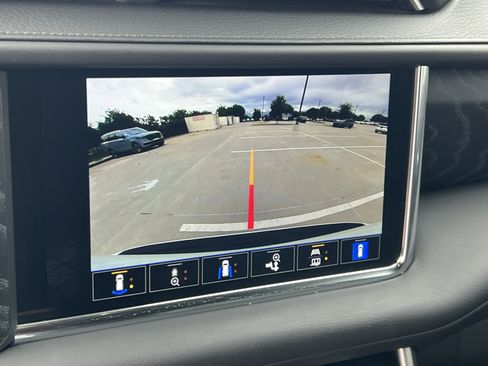 Used 2023 GMC Yukon Denali RWD image 17