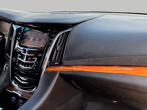 Used 2015 Cadillac Escalade Luxury AWD/4WD image 17