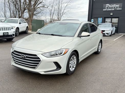Used 2017 Hyundai Elantra SE image 1