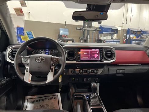 Used 2020 Toyota Tacoma SR5 w/ Technology Package image 5