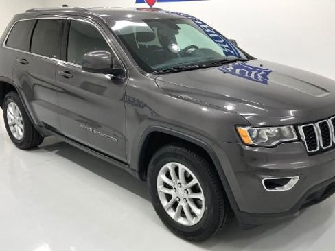 Used 2021 Jeep Grand Cherokee Laredo AWD/4WD image 4