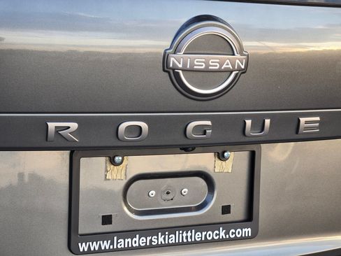Used 2024 Nissan Rogue SL FWD image 37