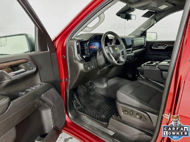 Used 2024 Chevrolet Silverado 1500 LT w/ Z71 Off-Road Package AWD/4WD image 3
