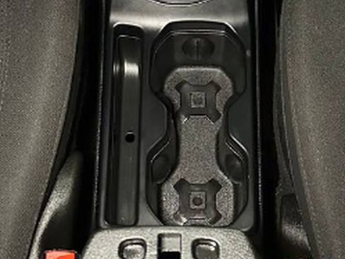 Used 2018 Jeep Renegade Altitude FWD image 34