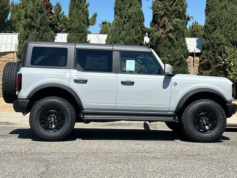 New 2026 Ford Bronco Outer Banks w/ Sasquatch Package AWD/4WD image 3