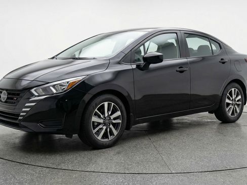 Used 2025 Nissan Versa SV image 3