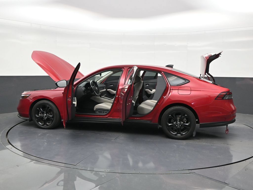 Used 2025 Honda Accord SE image 29