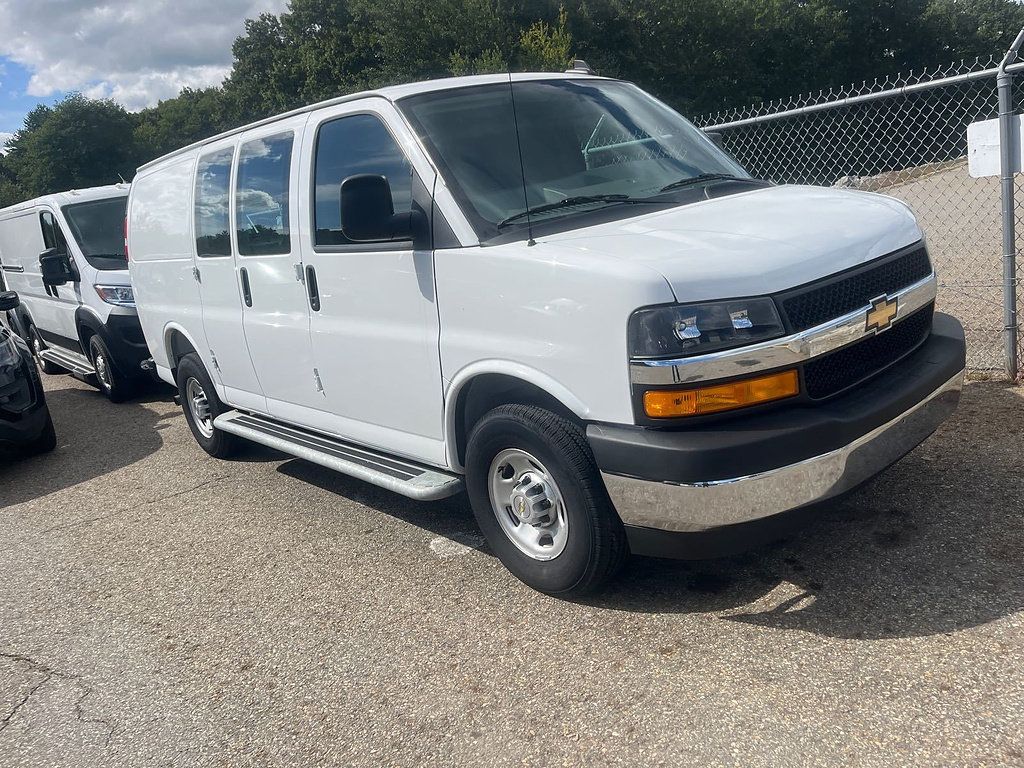 Used 2025 Chevrolet Express 2500 w/ Driver Convenience Package RWD image 2