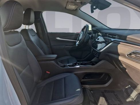 Used 2022 Chevrolet Bolt EUV LT w/ Convenience Package image 17