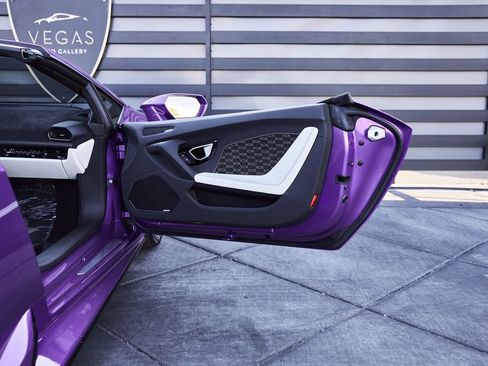 Used 2024 Lamborghini Huracan EVO image 28