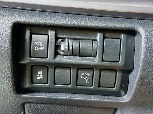 Used 2018 Subaru Crosstrek 2.0i Limited image 17