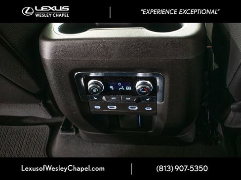 Used 2024 GMC Yukon Denali w/ Advanced Technology Package image 22