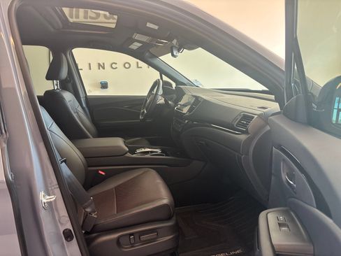 Certified 2025 Honda Ridgeline Black Edition image 6