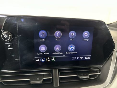 Used 2025 Chevrolet Trax RS w/ Sunroof Package FWD image 17
