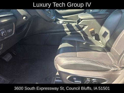 Used 2022 Jeep Grand Cherokee L Overland w/ Advanced Protech Group III AWD/4WD image 12