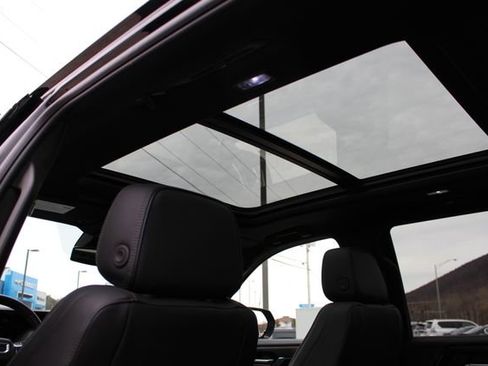 Used 2025 GMC Yukon Denali w/ Sun & Power Step Package image 45