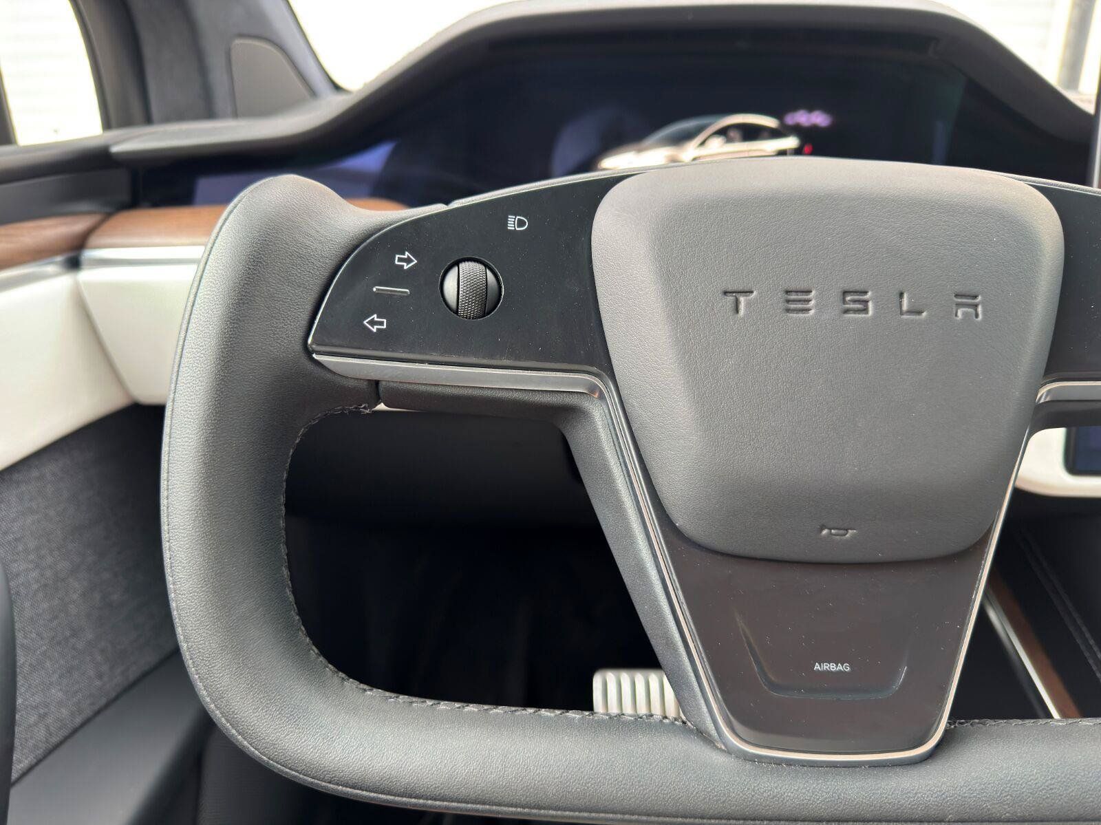 Used 2022 Tesla Model X AWD/4WD image 18