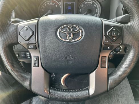 Used 2020 Toyota Tacoma TRD Off-Road w/ Technology Package image 30