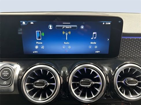 Used 2025 Mercedes-Benz GLB 250 4MATIC image 19