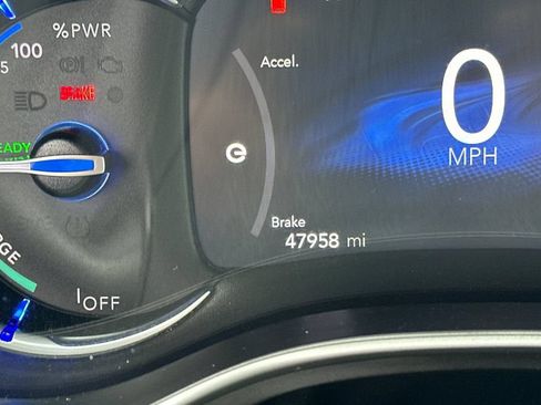 Used 2024 Chrysler Pacifica Limited FWD image 29