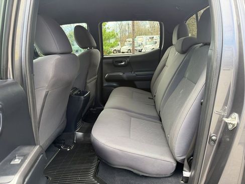 Used 2018 Toyota Tacoma TRD Sport AWD/4WD image 19