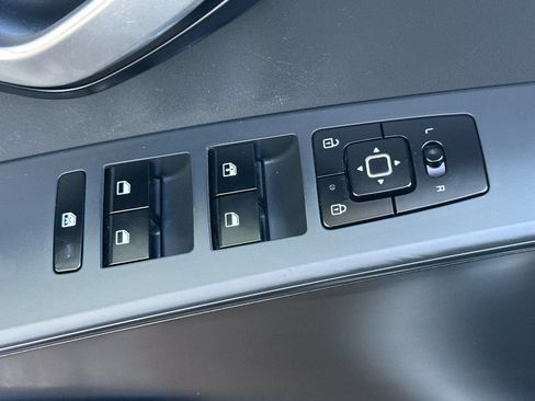 Certified 2023 Kia Niro LX FWD image 14