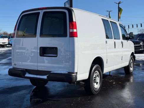 Used 2021 Chevrolet Express 2500 RWD 2500 Regular Wheelbase WT w/ Safety Package image 8