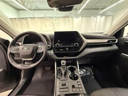 Certified 2025 Toyota Highlander XLE AWD/4WD image 18