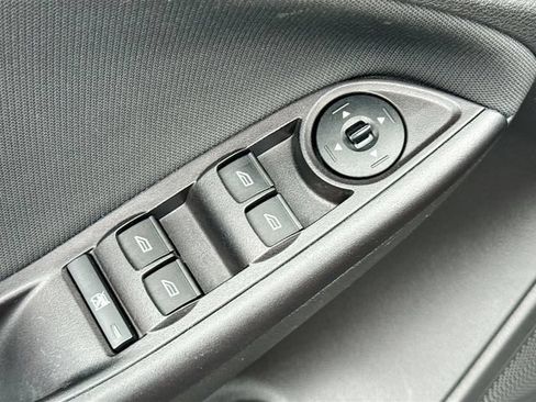 Certified 2018 Ford Focus SE w/ Cold Weather Package FWD image 25