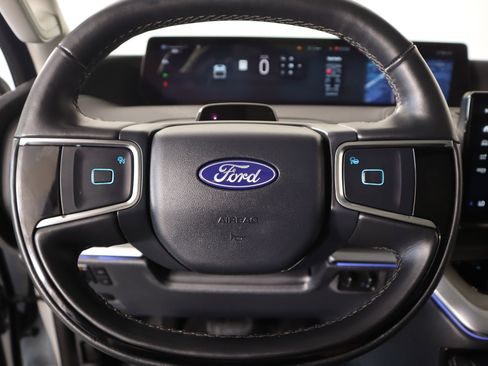 Used 2025 Ford Expedition Max Platinum image 3