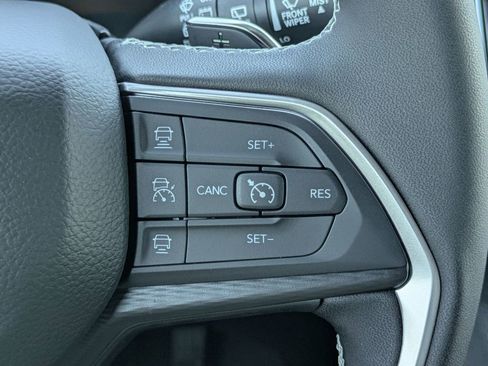 New 2025 Jeep Grand Cherokee Altitude image 23