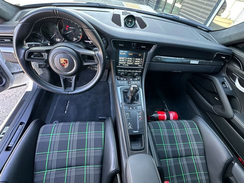 Certified 2016 Porsche 911 R image 6