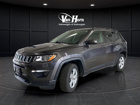 Used 2021 Jeep Compass Latitude w/ Convenience Group AWD/4WD image 3