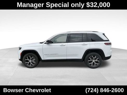 Used 2023 Jeep Grand Cherokee Limited w/ Trailer Tow Prep Group (B) AWD/4WD image 4