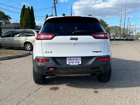 Used 2018 Jeep Cherokee Trailhawk image 3