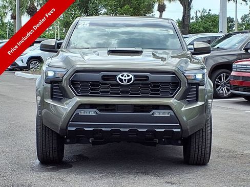 Used 2025 Toyota Tacoma TRD Sport AWD/4WD image 2