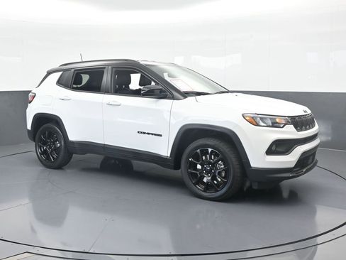 Used 2023 Jeep Compass Altitude image 8