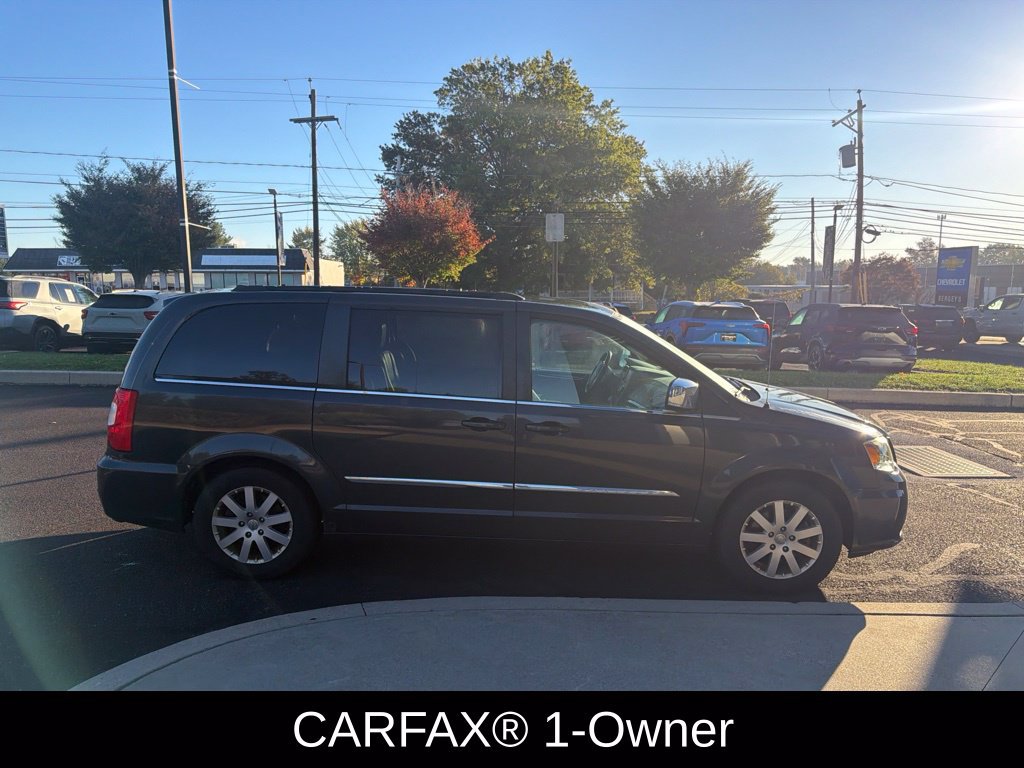 Used 2012 Chrysler Town & Country Touring-L w/ Trailer Tow Group FWD image 2