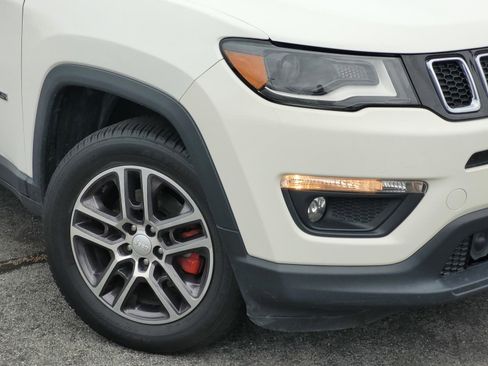Used 2017 Jeep Compass Latitude w/ Safe & Security Group AWD/4WD image 10
