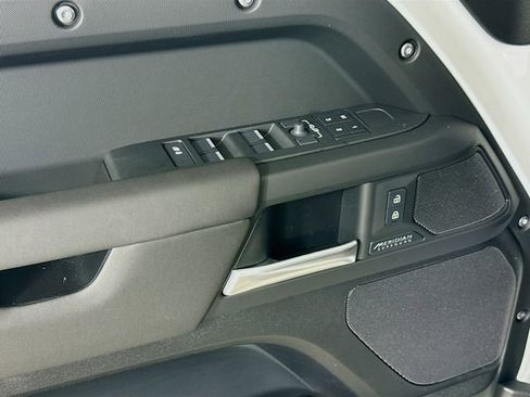New 2026 Land Rover Defender 130 X-Dynamic SE image 20