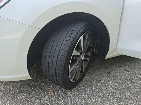 Used 2018 Hyundai Elantra GT FWD image 30